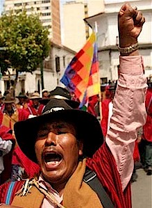 Festeggiano in Bolivia lapprovazione delle pensioni per gli anziani 