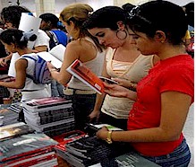 Giovani lettori di Santa Clara hanno colmato la libreria  Ren Batista Moreno. Foto: AIN