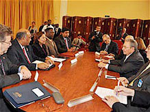 Durante le conversazioni con la Prima Ministra Kamla Persard-Bissessar. Foto: Estudio Revolucin