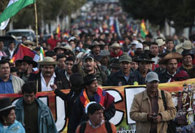 Manifestazione di massa in Bolivia in appoggio a Evo Morales 