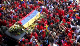 Una marea rossa ha percorso le strade  di Caracas per accompagnare il presidente Chávez