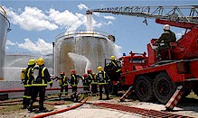 Il comando dei pompieri ha dimostrato la sua preparazione nell’estinzione degli incendi in una base di magazzini di combustibili, nell’ultima giornata dell’ esercizio di difesa civile, Meteoro 2013, nella città di Bayamo, Granma.  