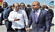 Il primo ministro di Haiti, Laurent Lamothe,  stato ricevuto nellAeroporto Internazionale Jos Mart dal  viceministro degli Esteri cubano Rogelio Sierra. 