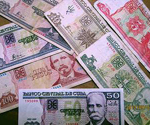 pesos-cubanos1