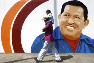 mural-of-Venezuelas-President-Chavez-in-Caracas-900x608